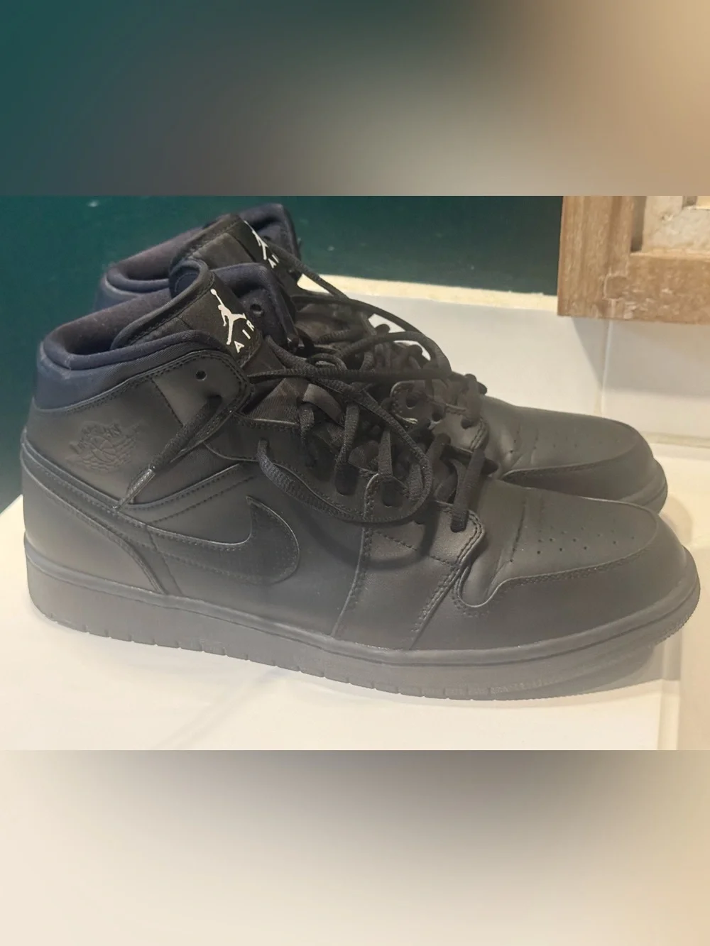 Air Jordan 1 Retro High-Top Sneakers - Black Size 12
